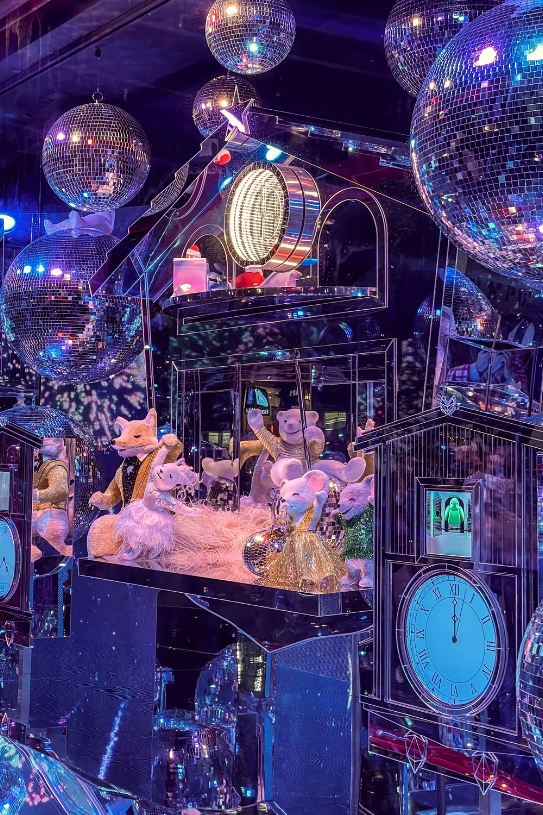 The Holiday Window Display – Macy's Herald Square